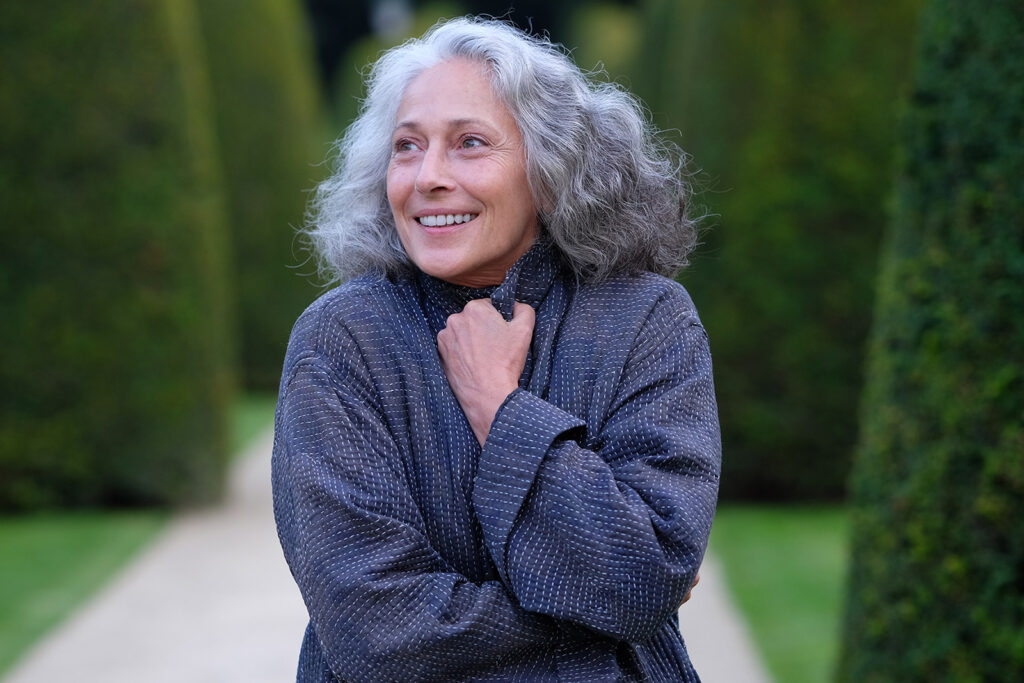 Portrait de Carole Trévoux en manteau